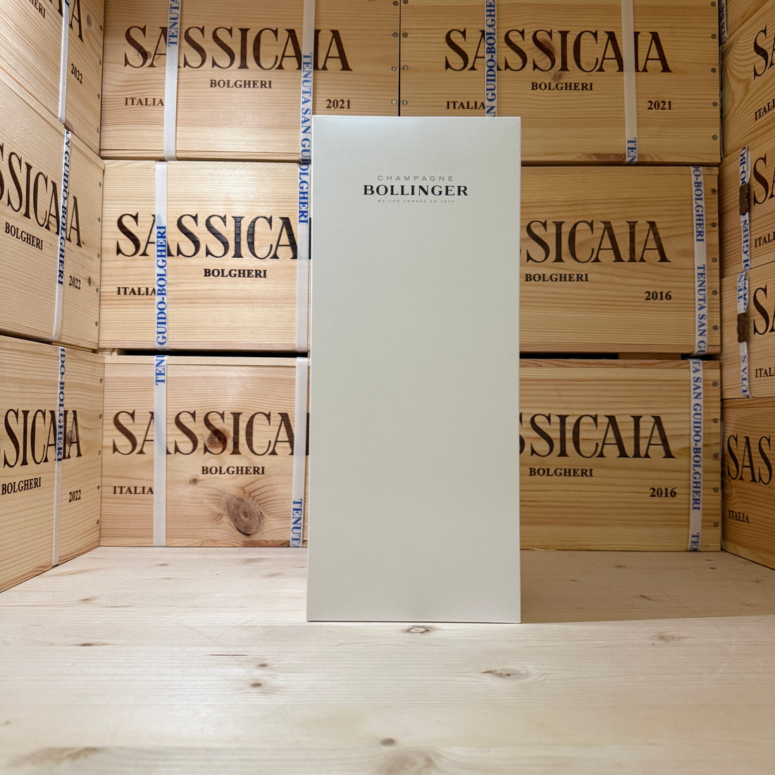 Bollinger B16 2016 in Cofanetto