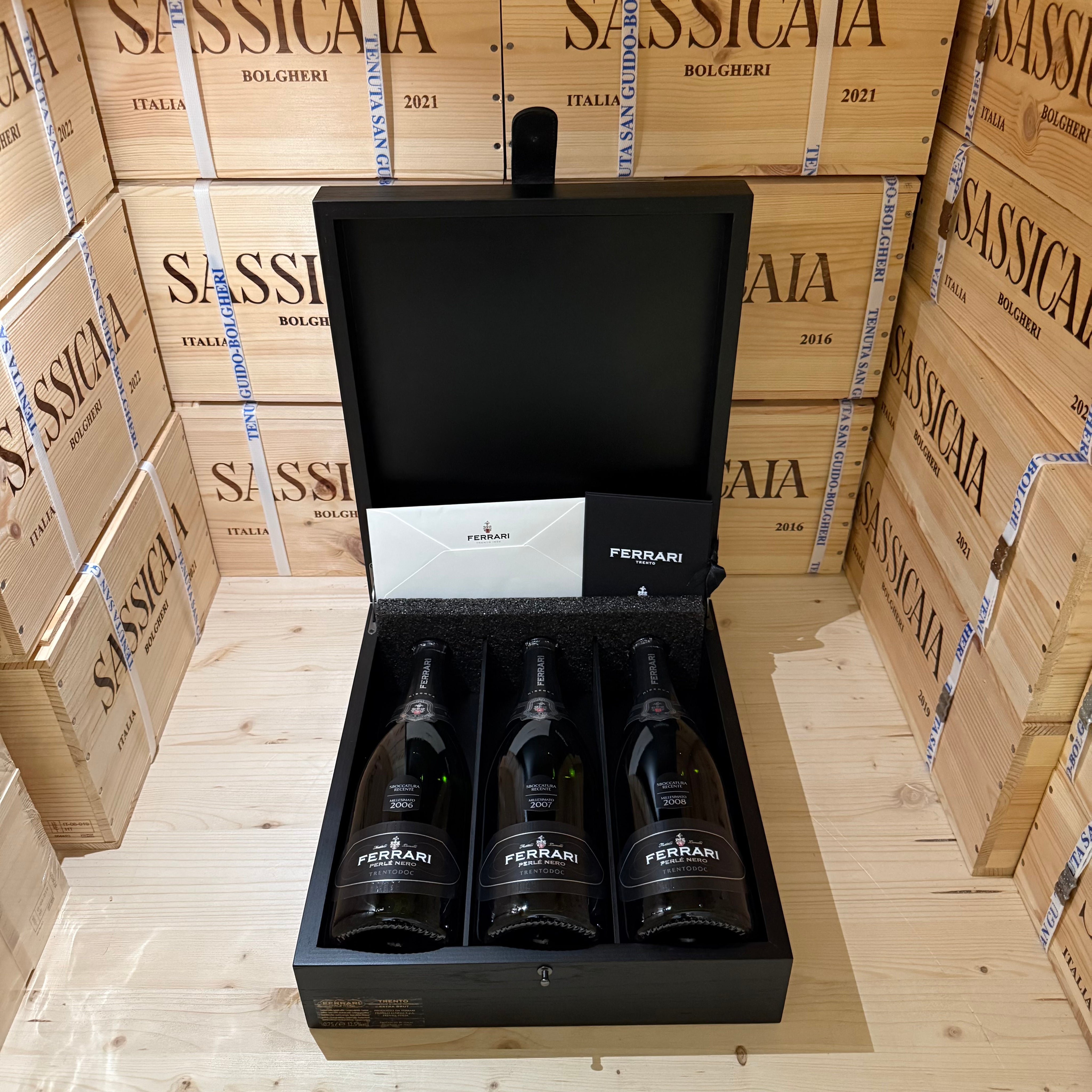 Ferrari Perlè Nero Riserva 2006 2007 2008 Sboccatura Recente - Cassa Legno 3 Bottiglie