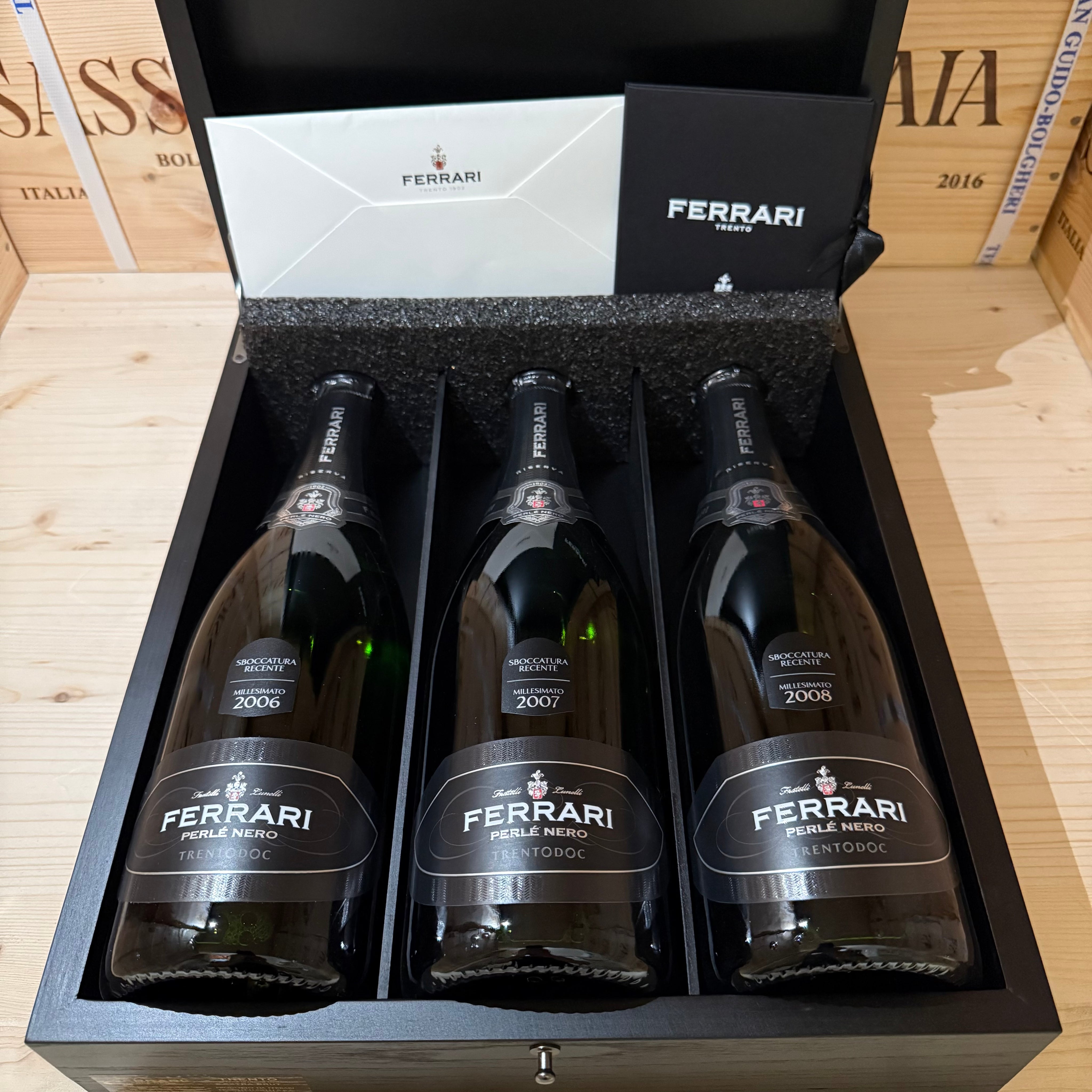 Ferrari Perlè Nero Riserva 2006 2007 2008 Sboccatura Recente - Cassa Legno 3 Bottiglie