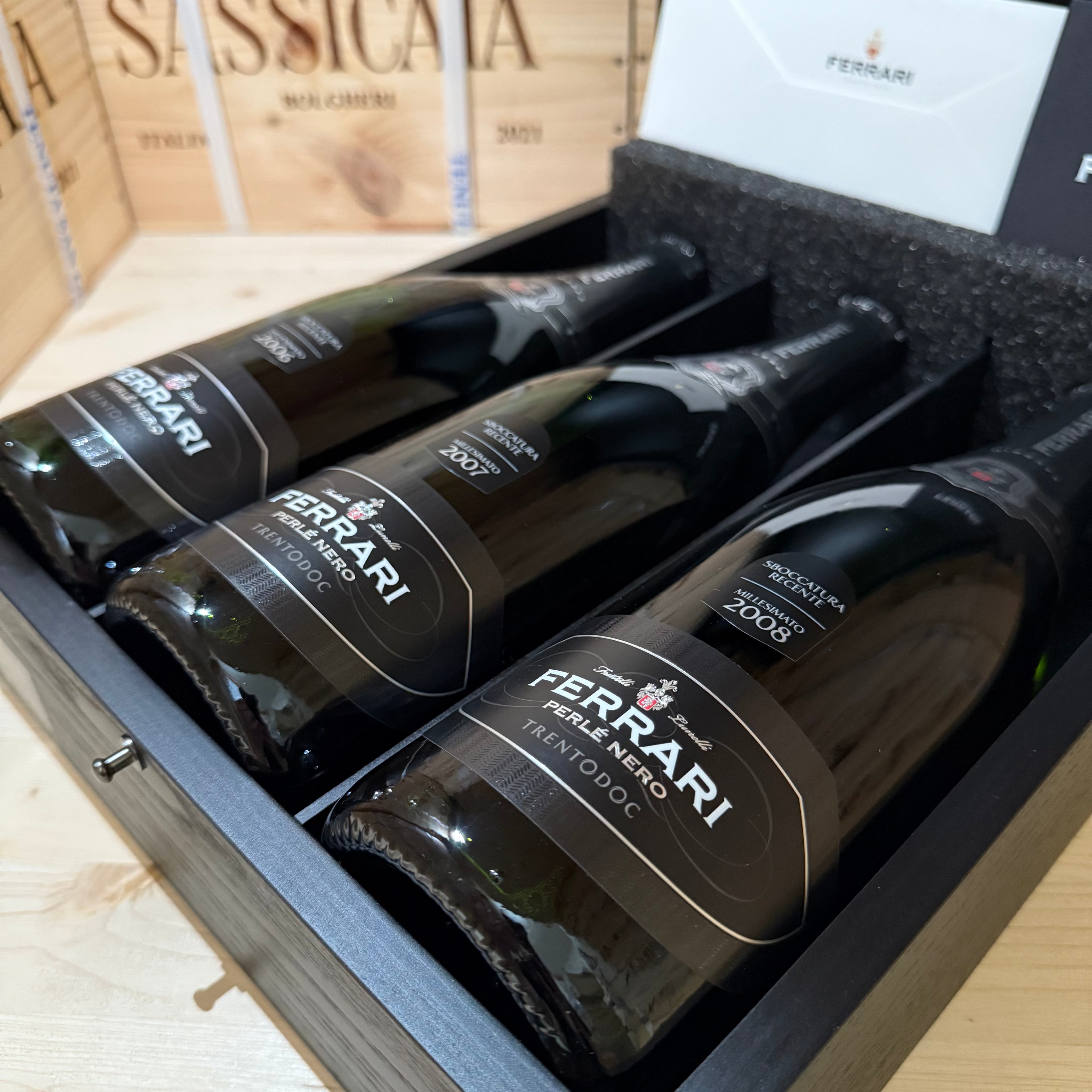 Ferrari Perlè Nero Riserva 2006 2007 2008 Sboccatura Recente - Cassa Legno 3 Bottiglie