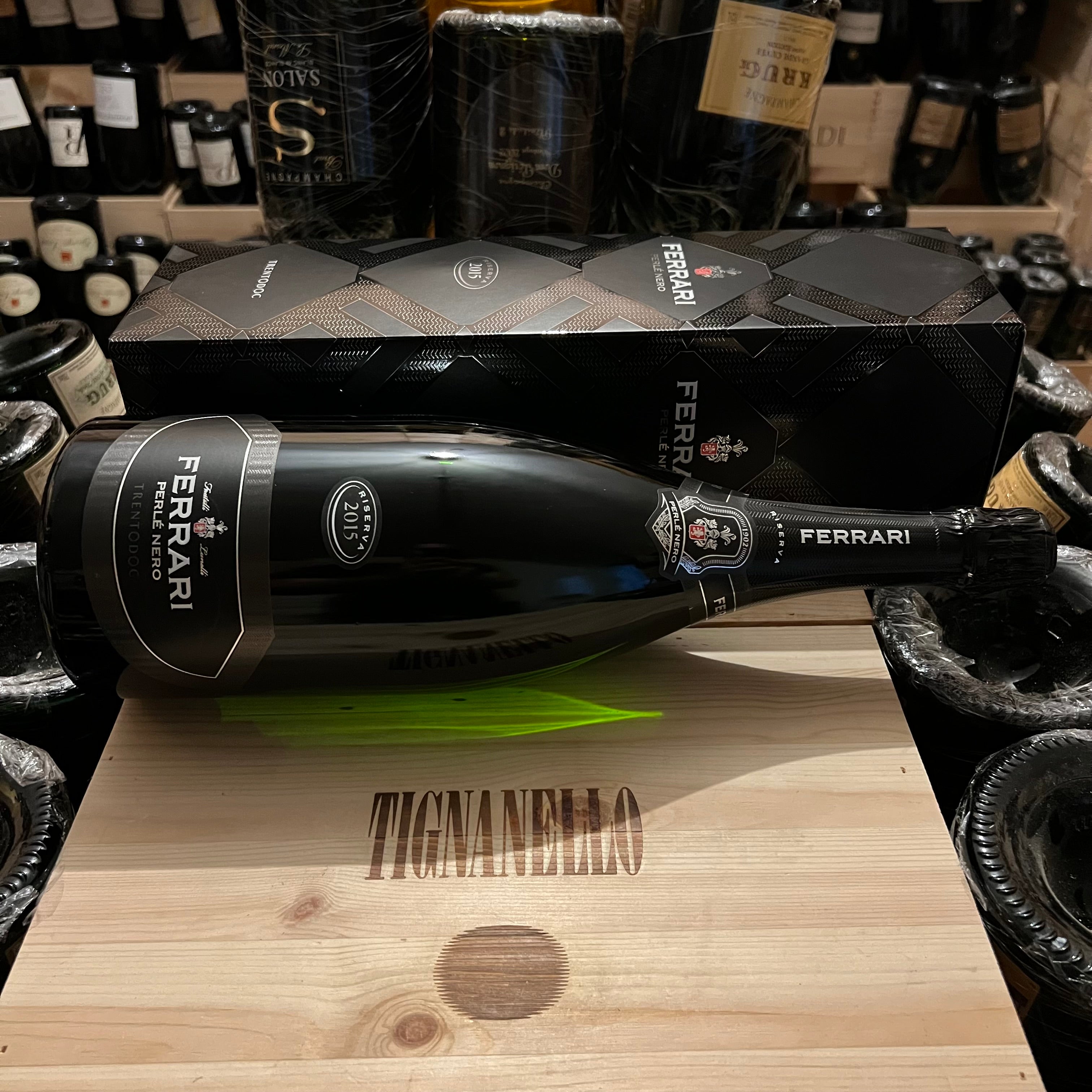 Ferrari Perlè Nero Riserva 2015 Magnum Astucciato