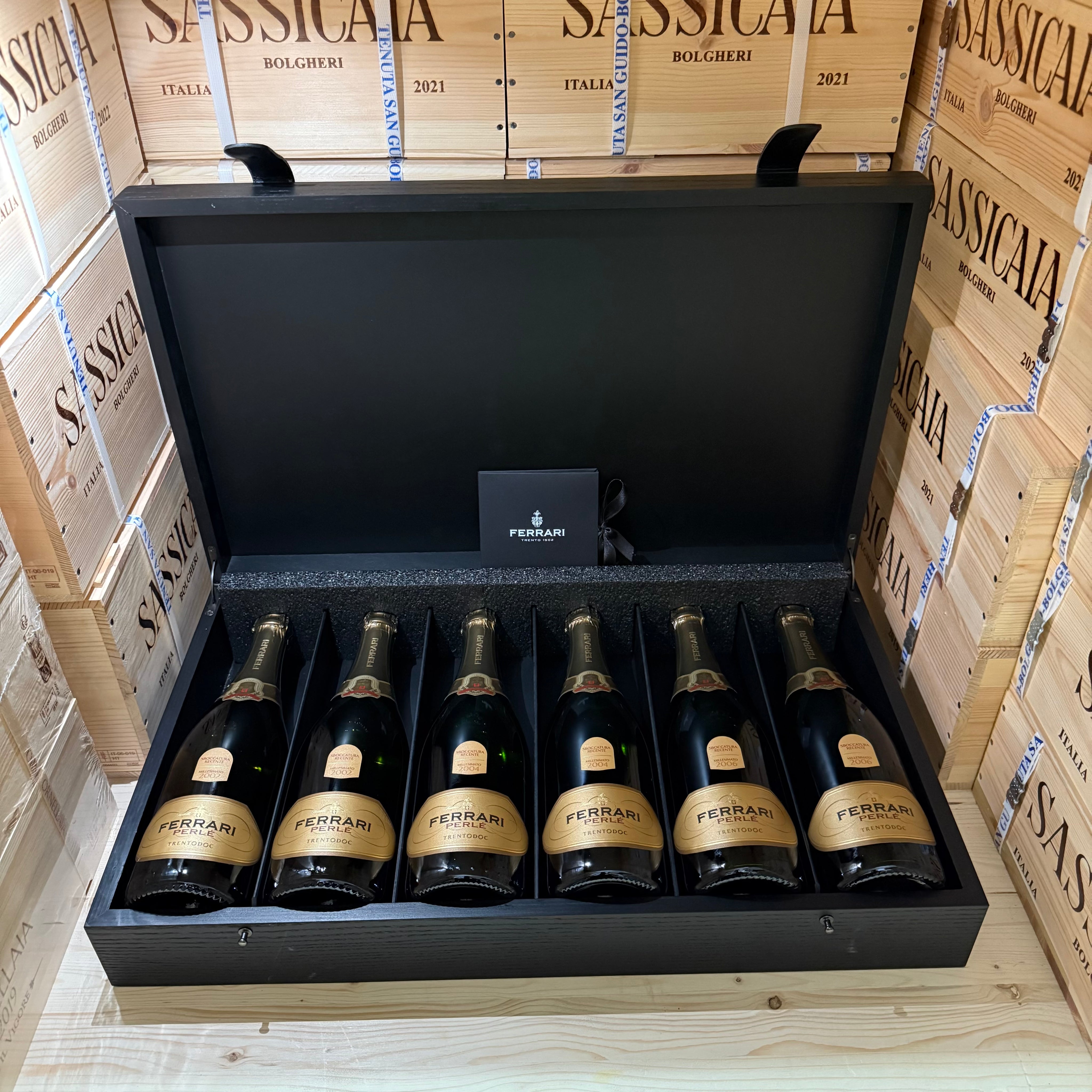 Ferrari Perlè Riserva 2002 - 2004 - 2006 Sboccatura Recente 2021 - Cassa Legno 6 Bottiglie