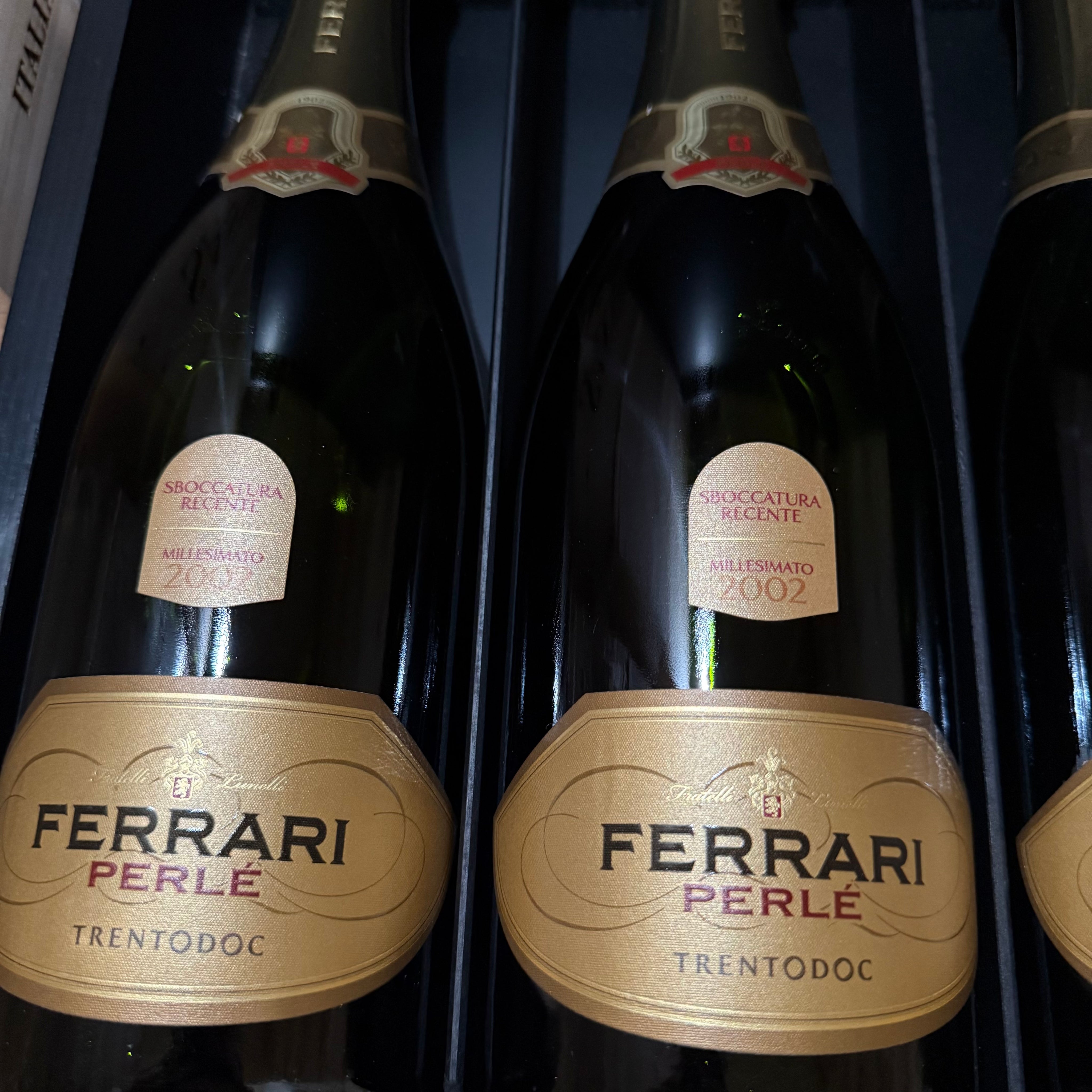 Ferrari Perlè Riserva 2002 - 2004 - 2006 Sboccatura Recente 2021 - Cassa Legno 6 Bottiglie