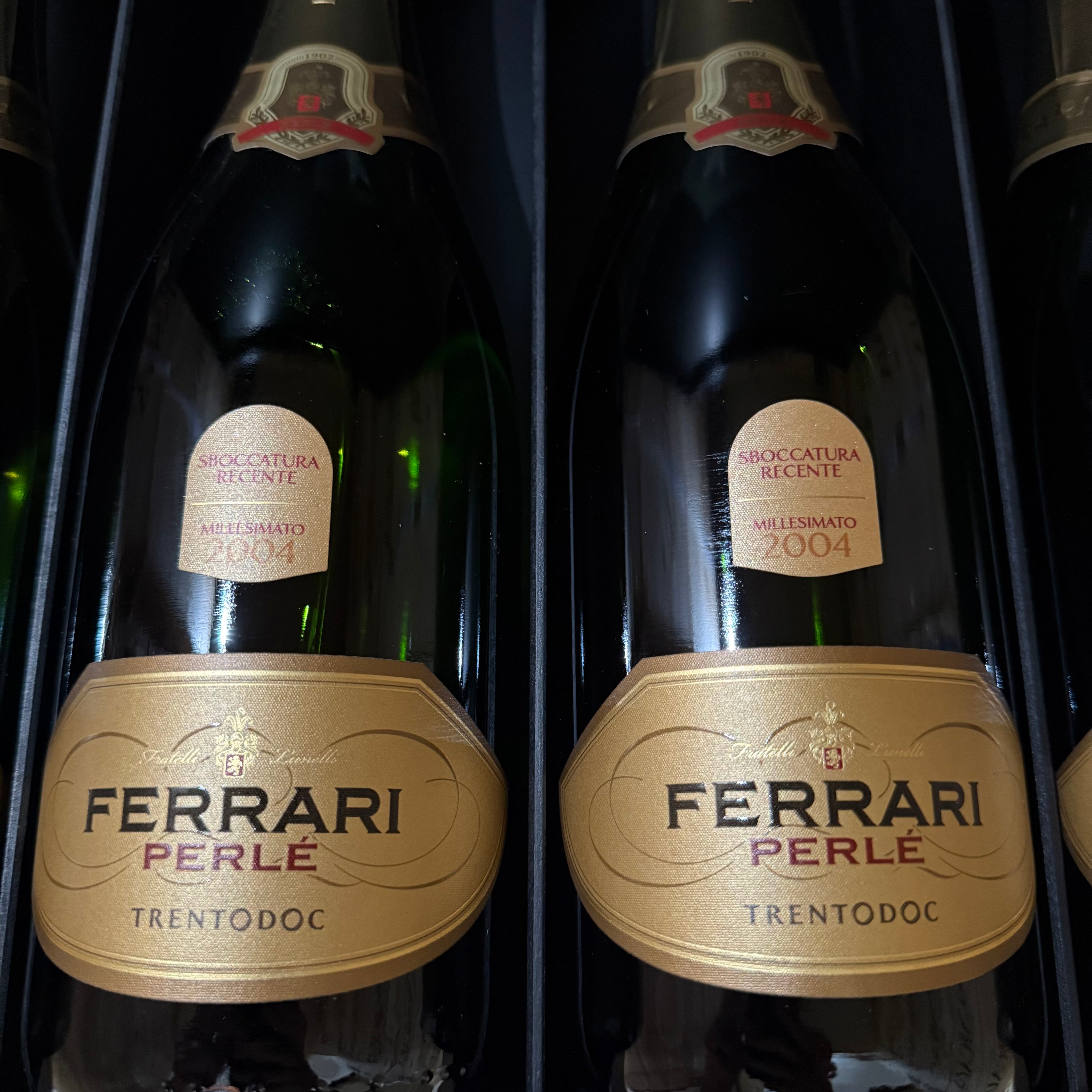 Ferrari Perlè Riserva 2002 - 2004 - 2006 Sboccatura Recente 2021 - Cassa Legno 6 Bottiglie