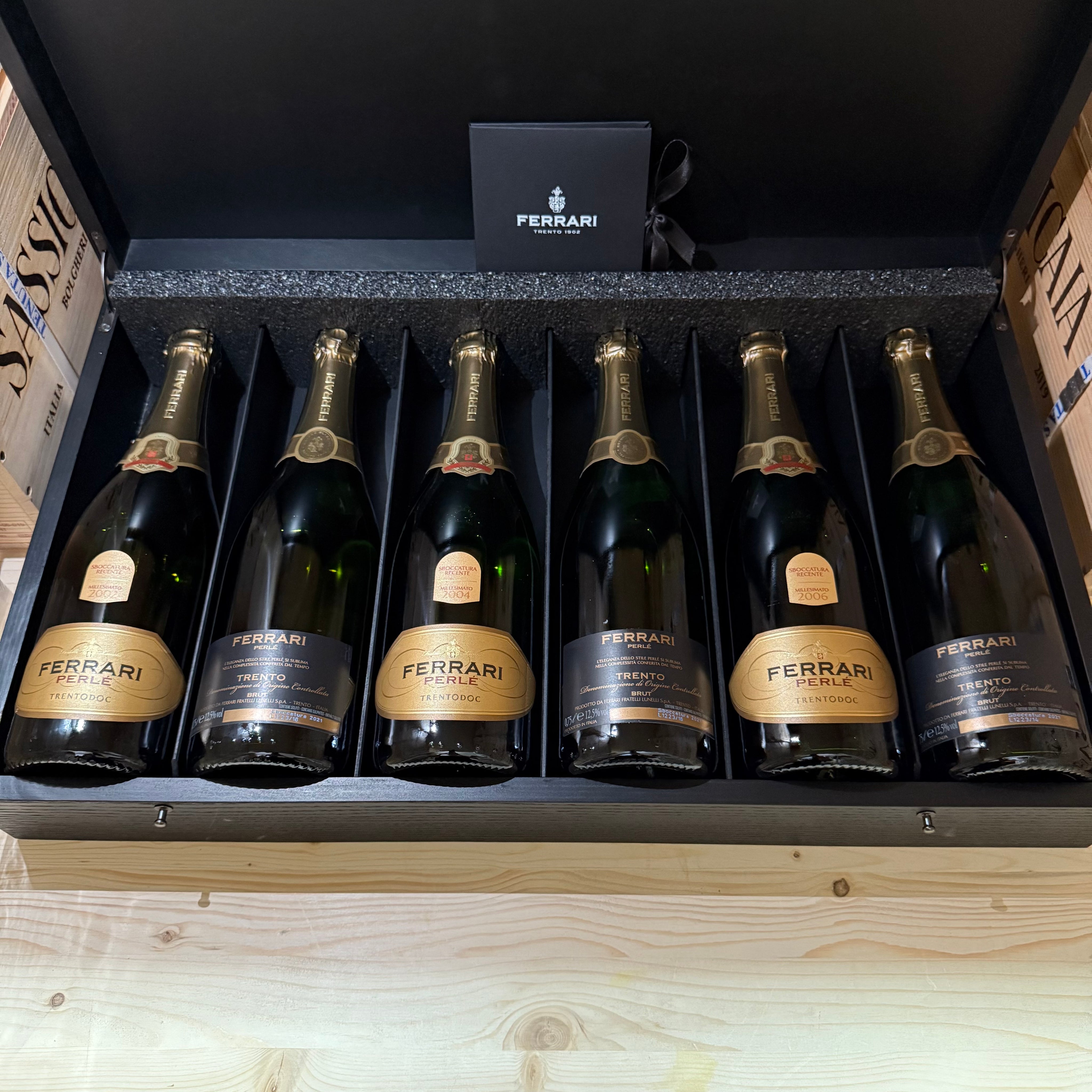 Ferrari Perlè Riserva 2002 - 2004 - 2006 Sboccatura Recente 2021 - Cassa Legno 6 Bottiglie