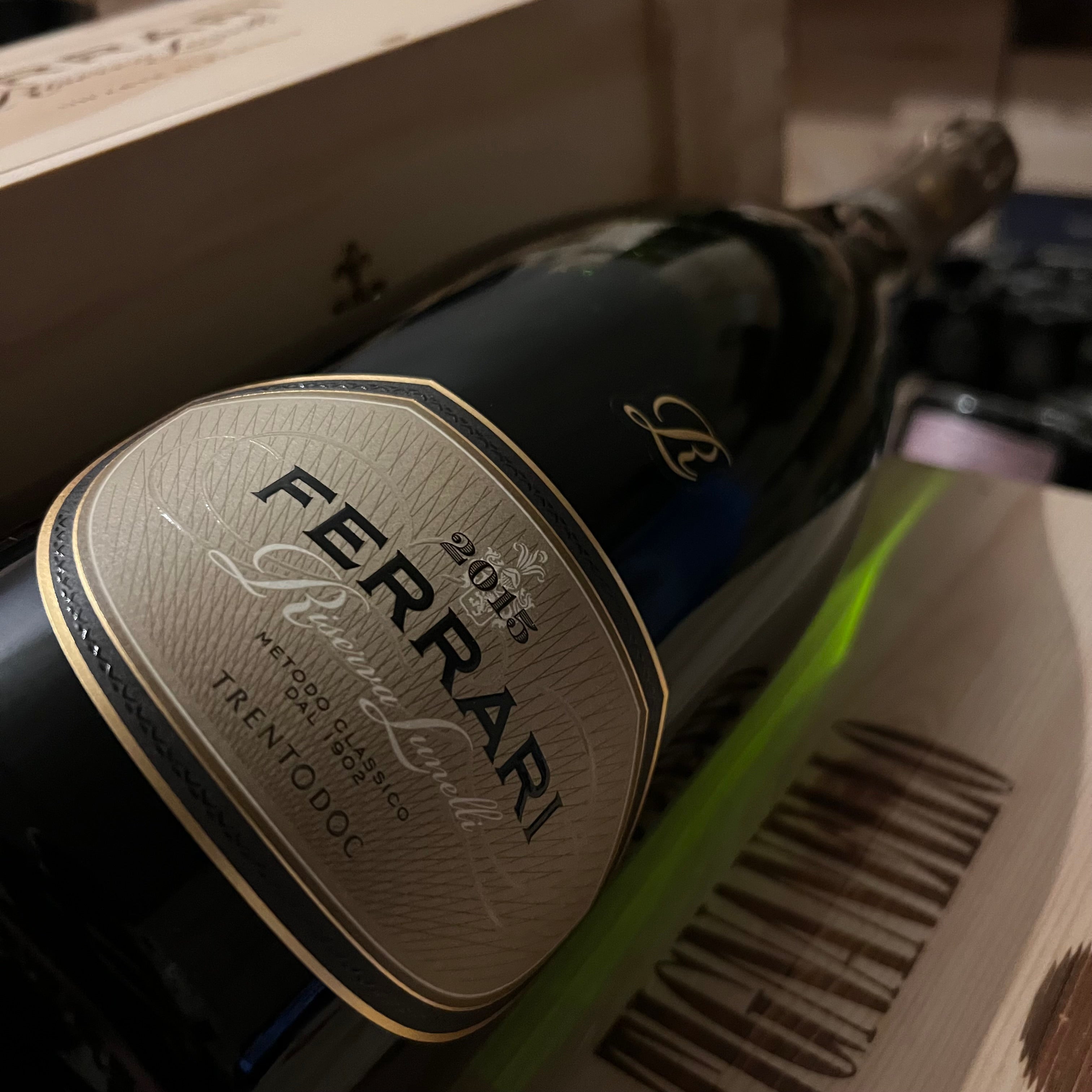 Ferrari Riserva Lunelli 2015 Magnum in Cassa Legno