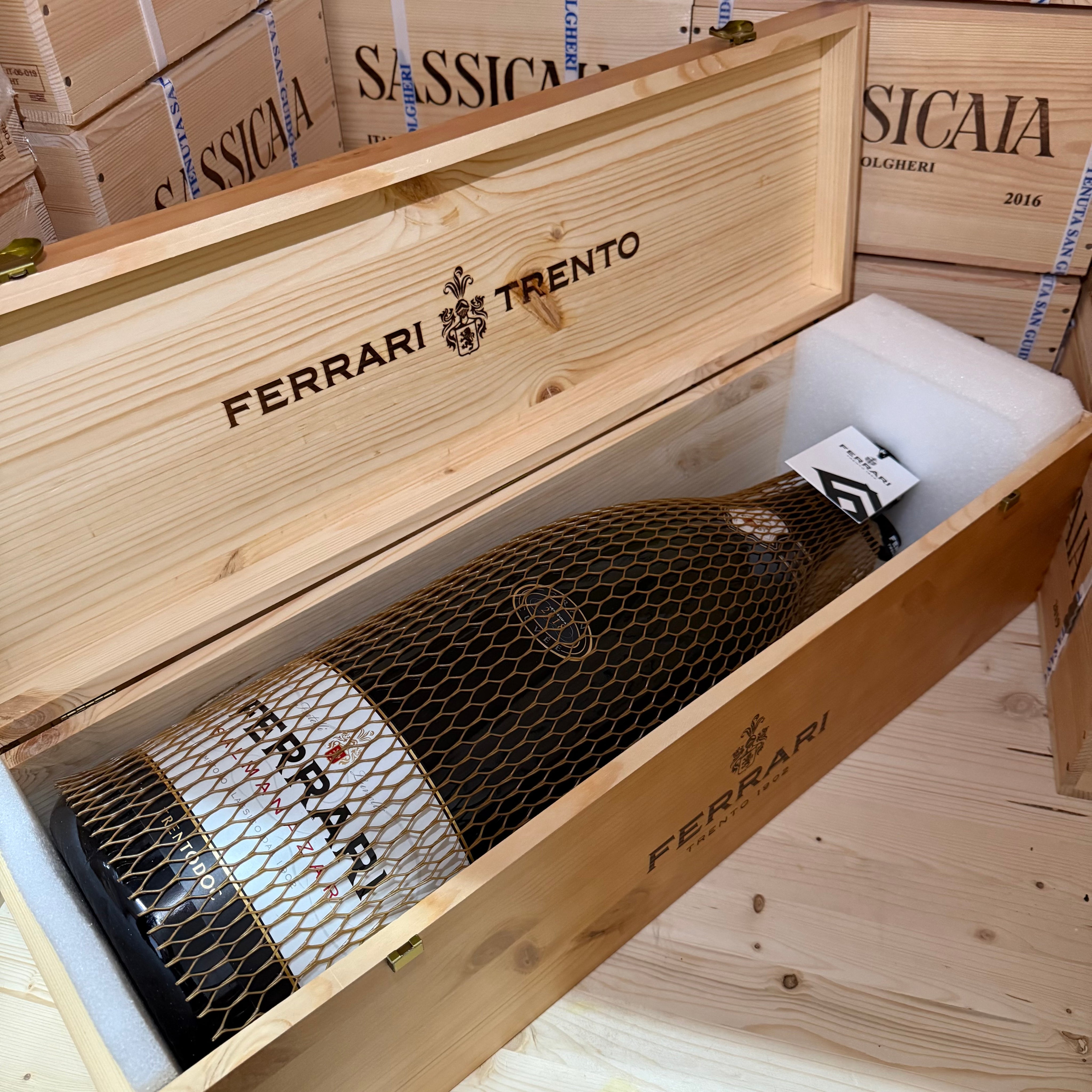 Ferrari Gran Cuvee 2018 Salmanazar in Cassa Legno