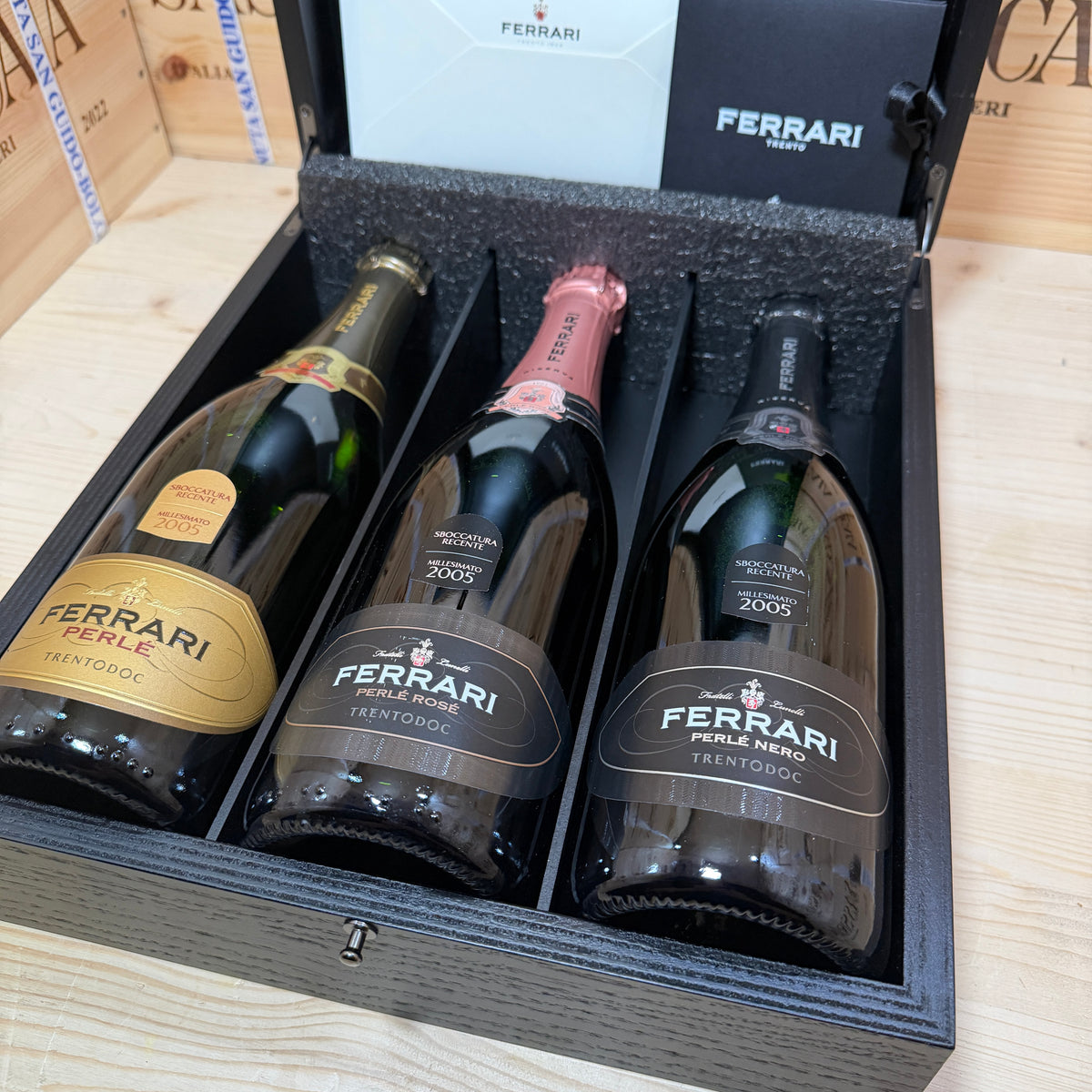 Ferrari Orizzontale 2005 - Perlè - Perlè Rosè - Perlè Nero Riserva Sboccatura Recente - Cassa Legno 3 Bottiglie