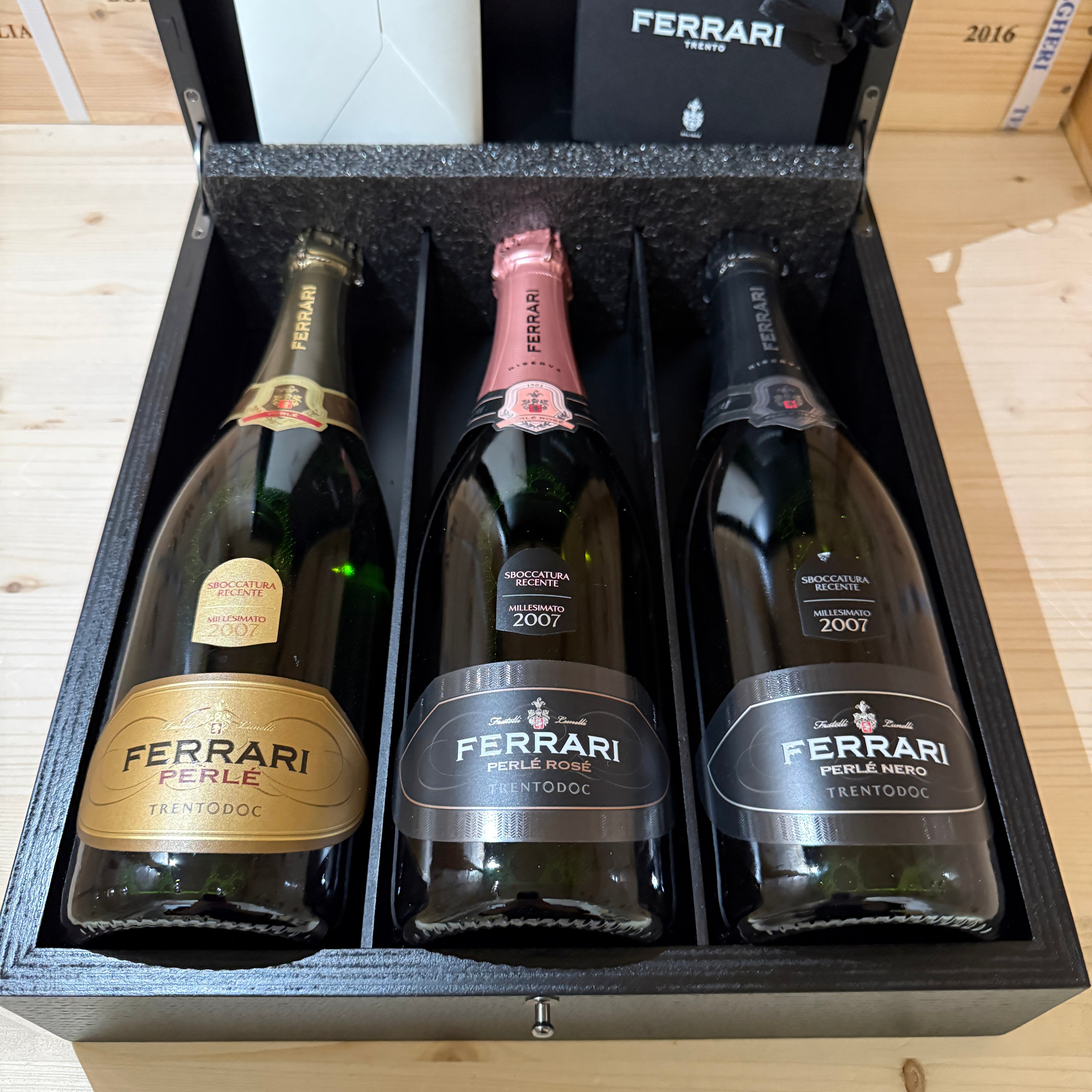 Ferrari Orizzontale 2007 - Perlè - Perlè Rosè - Perlè Nero Riserva Sboccatura Recente - Cassa Legno 3 Bottiglie