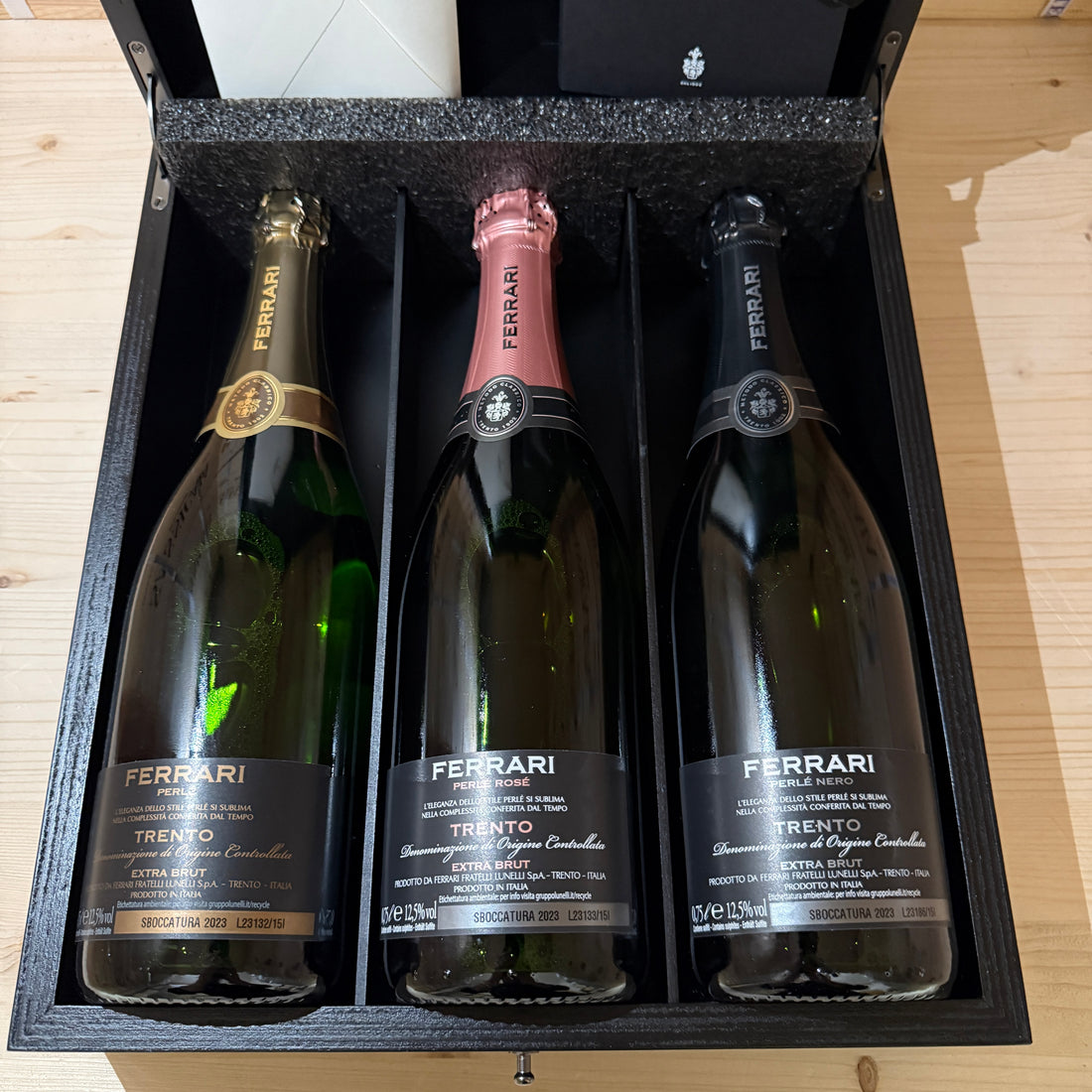 Ferrari Orizzontale 2007 - Perlè - Perlè Rosè - Perlè Nero Riserva Sboccatura Recente - Cassa Legno 3 Bottiglie