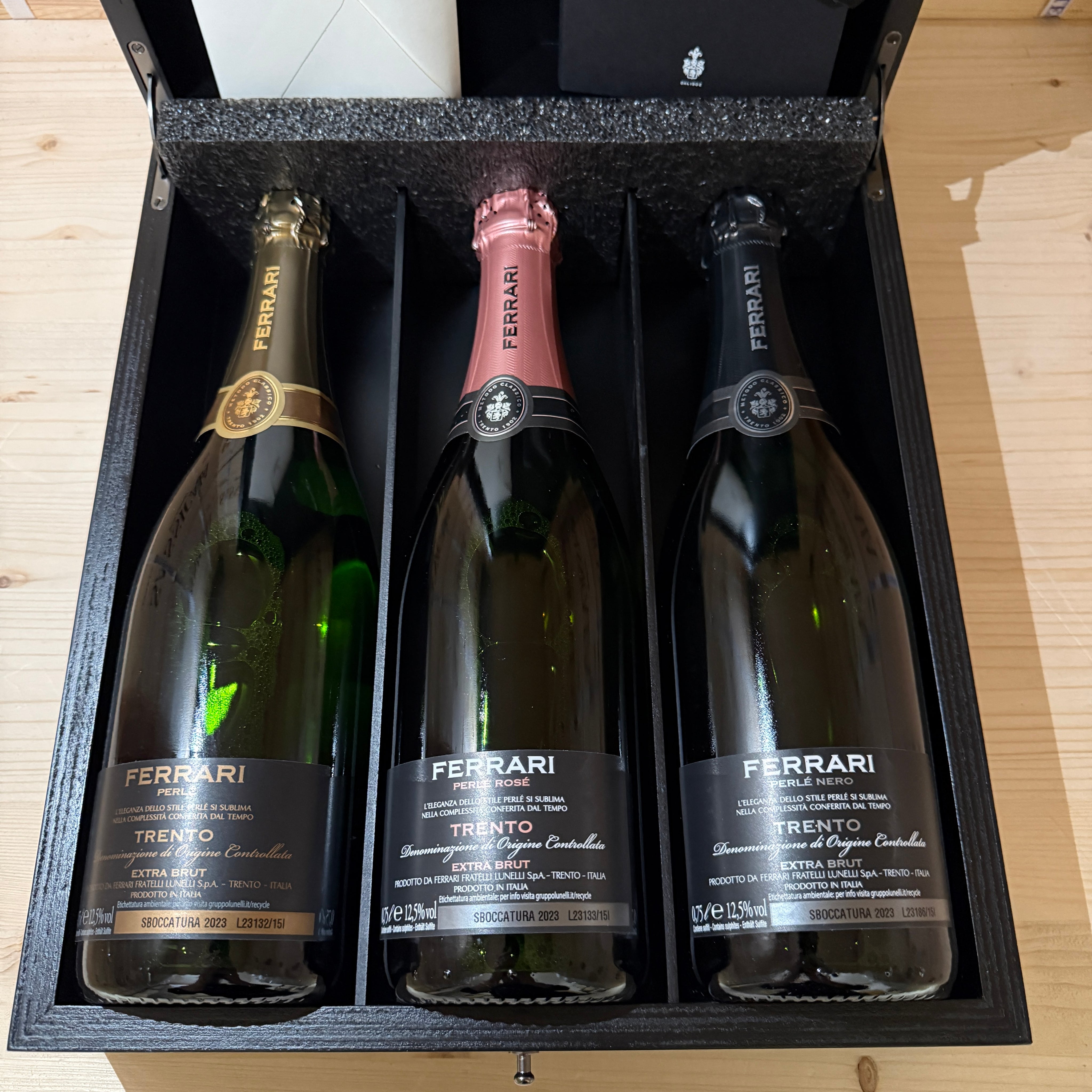 Ferrari Orizzontale 2007 - Perlè - Perlè Rosè - Perlè Nero Riserva Sboccatura Recente - Cassa Legno 3 Bottiglie