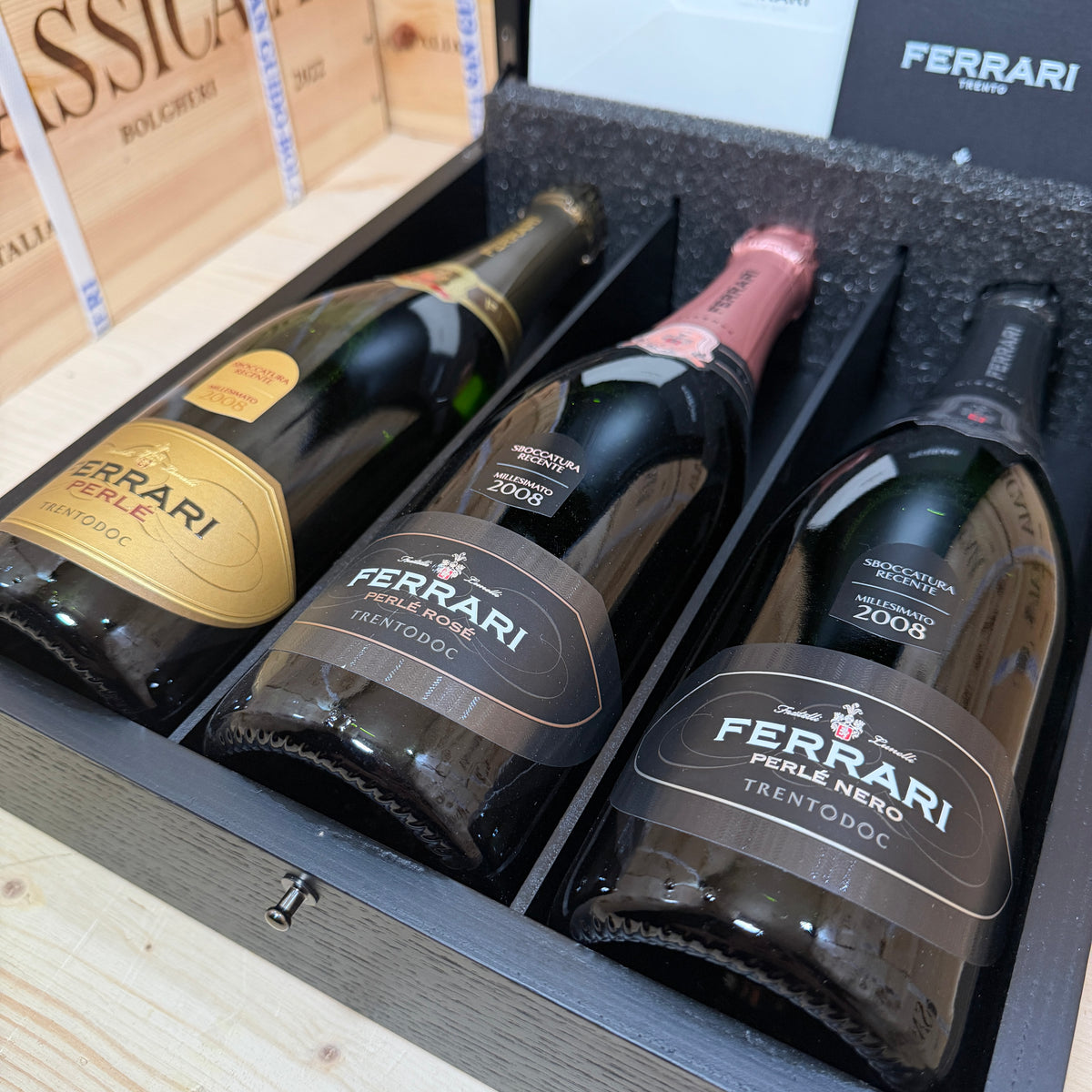 Ferrari Orizzontale 2008 - Perlè - Perlè Rosè - Perlè Nero Riserva Sboccatura Recente - Cassa Legno 3 Bottiglie