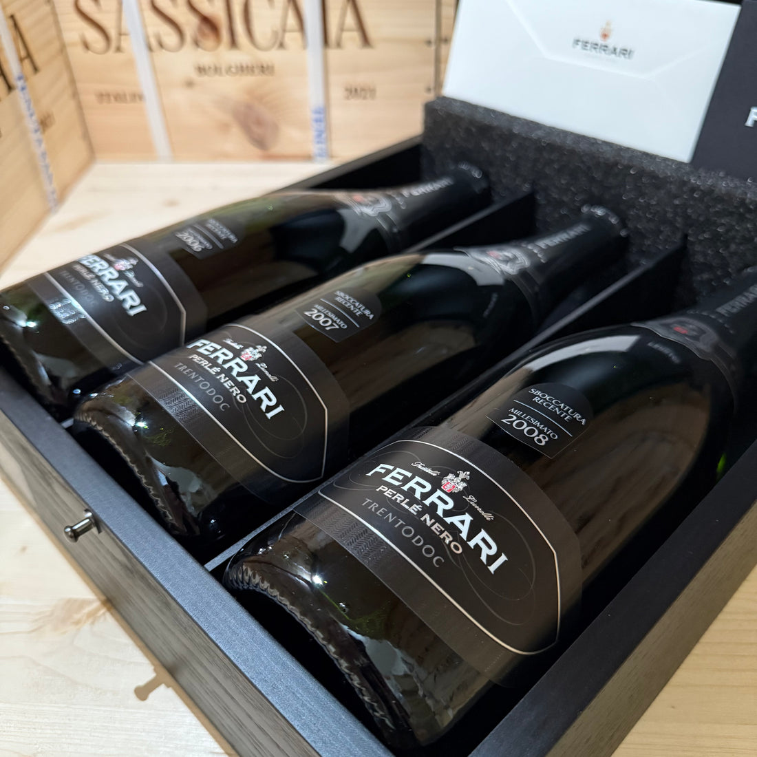 Ferrari Perlè Nero Riserva 2006 2007 2008 Sboccatura Recente - Cassa Legno 3 Bottiglie