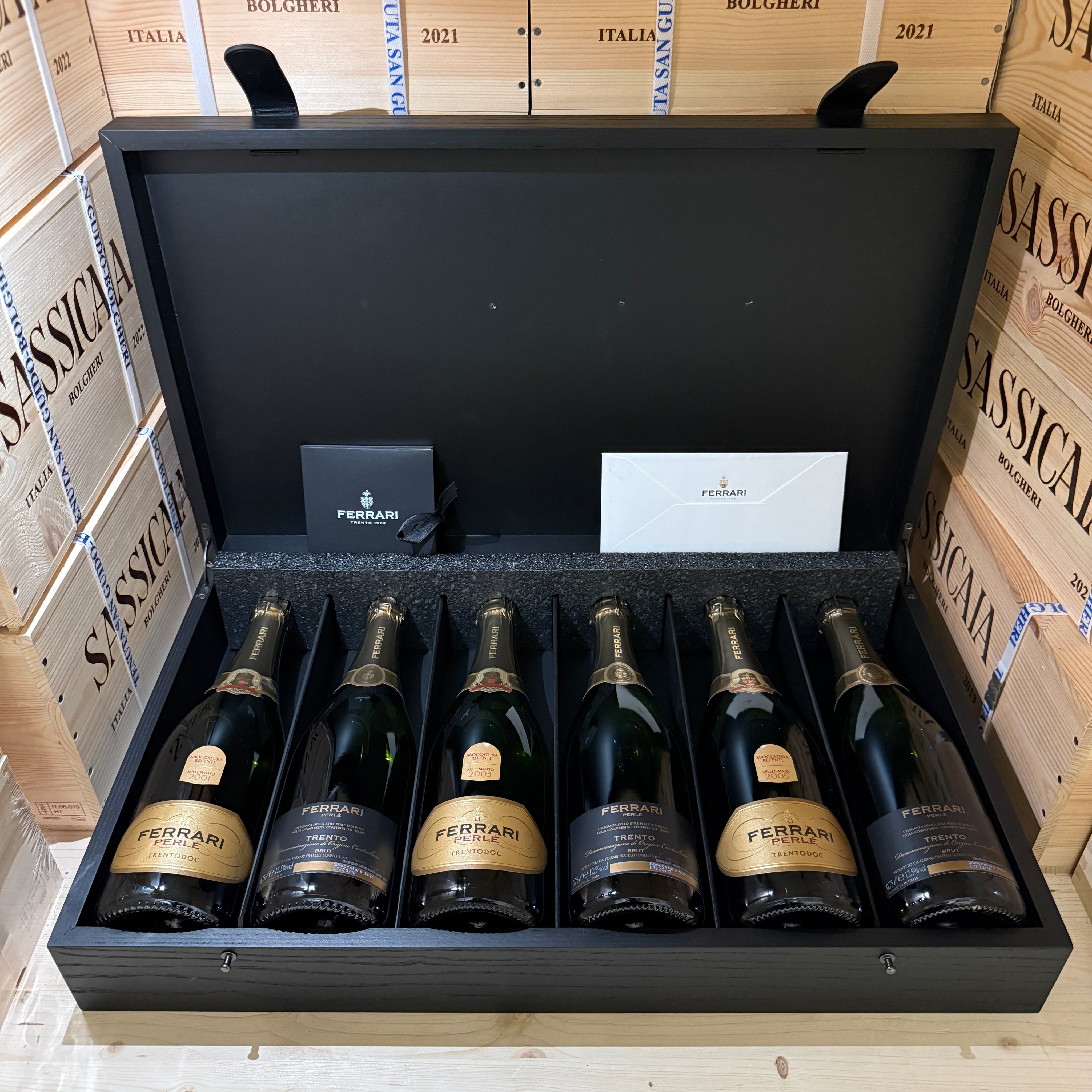 Ferrari Perlè Riserva 2001 - 2003 - 2005 Sboccatura Recente 2021 - Cassa Legno 6 Bottiglie