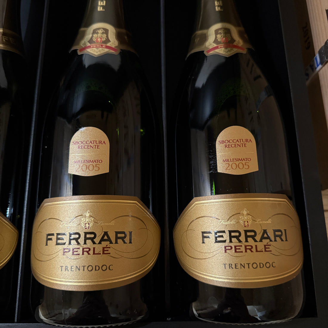 Ferrari Perlè Riserva 2001 - 2003 - 2005 Sboccatura Recente 2021 - Cassa Legno 6 Bottiglie