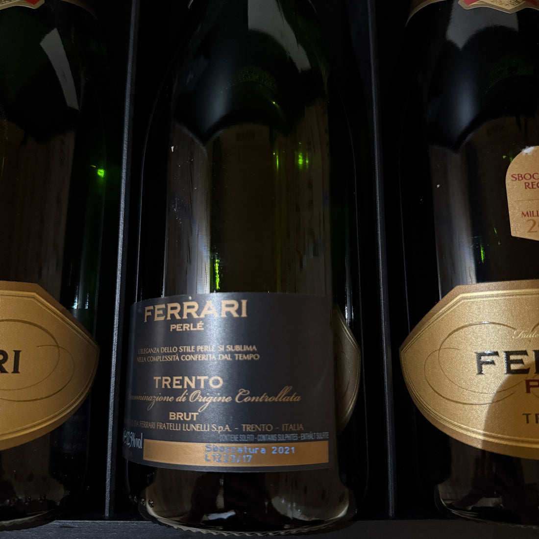 Ferrari Perlè Riserva 2001 - 2003 - 2005 Sboccatura Recente 2021 - Cassa Legno 6 Bottiglie