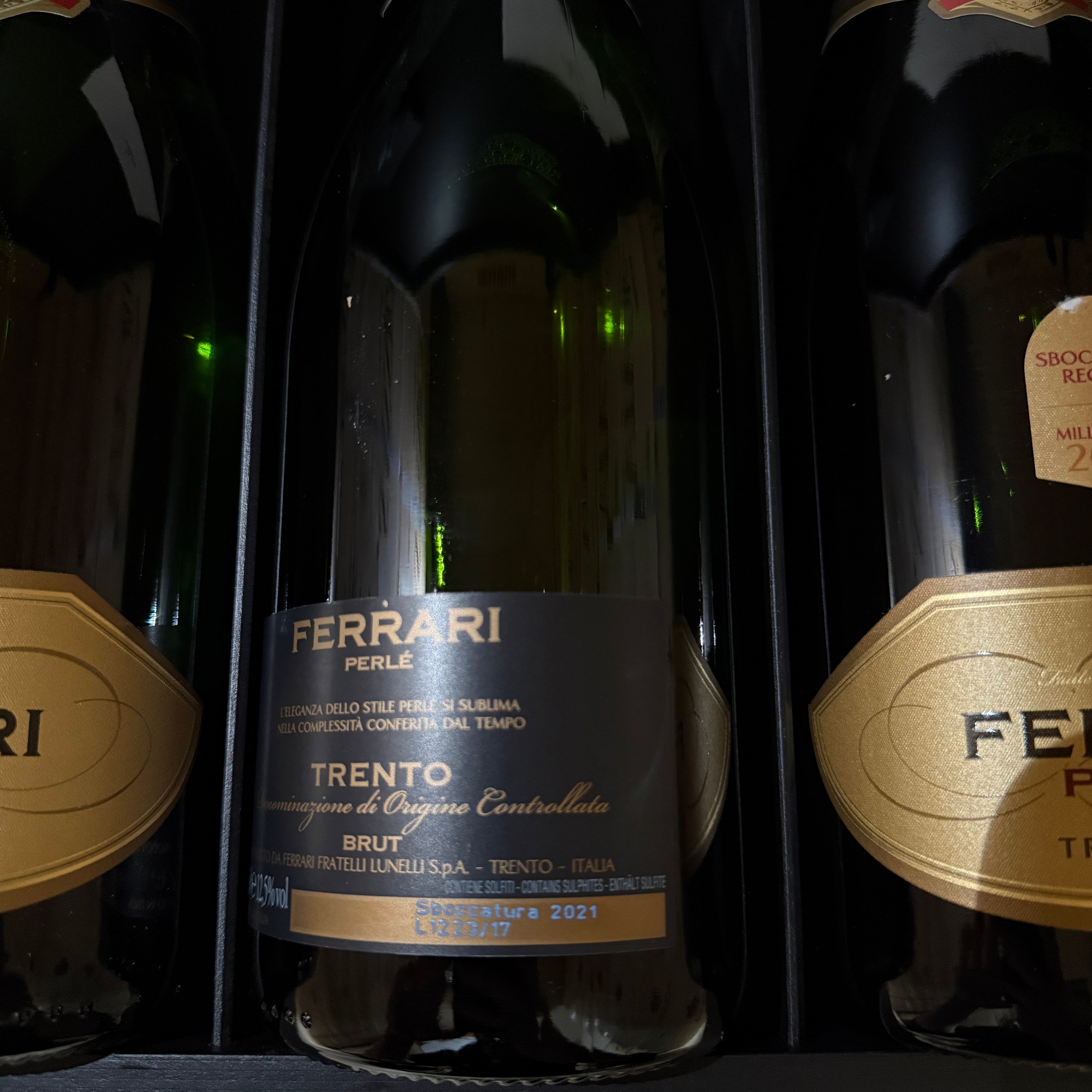 Ferrari Perlè Riserva 2001 - 2003 - 2005 Sboccatura Recente 2021 - Cassa Legno 6 Bottiglie