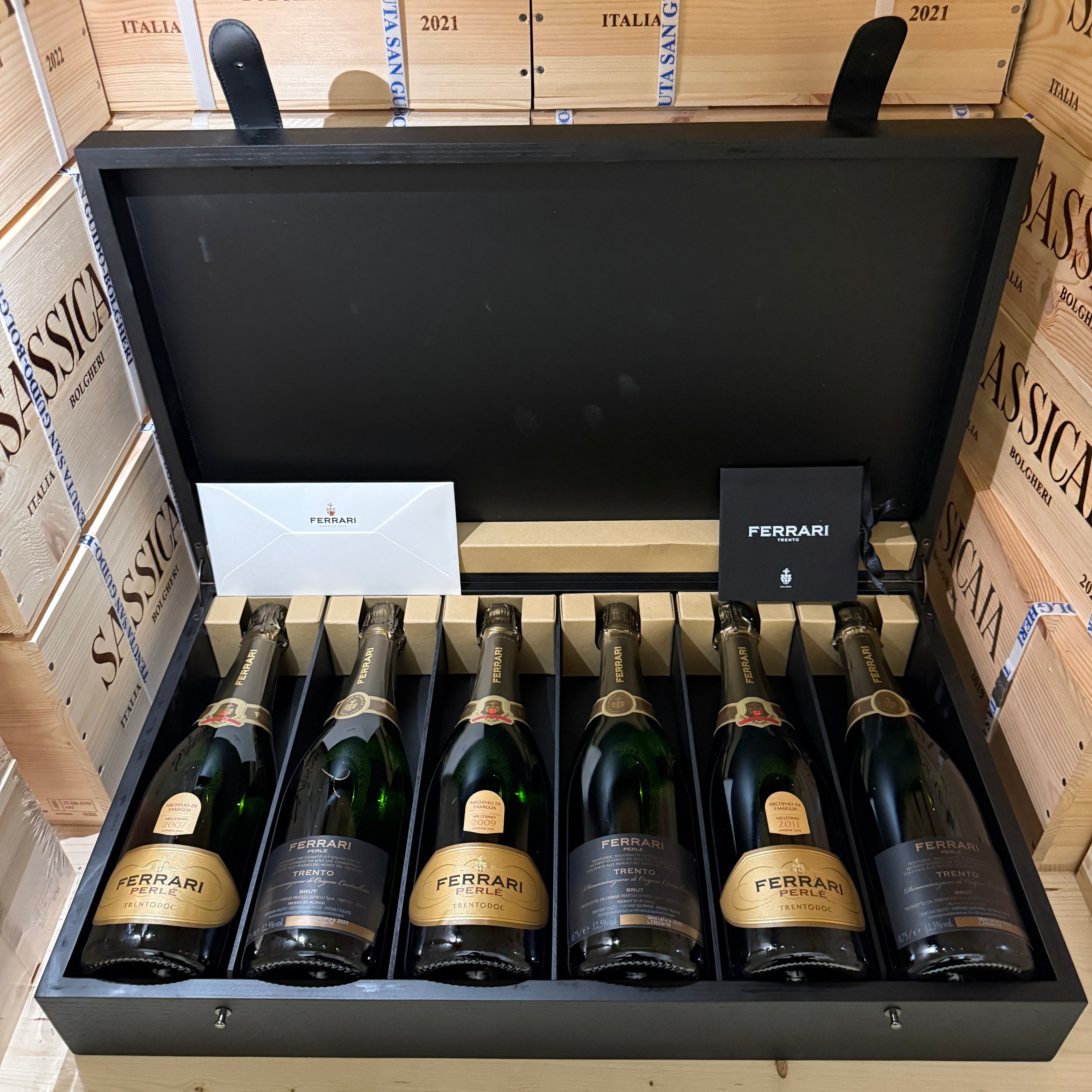 Ferrari Perlè Riserva 2007 - 2009 - 2011 Sboccatura Recente 2025 - Cassa Legno 6 Bottiglie