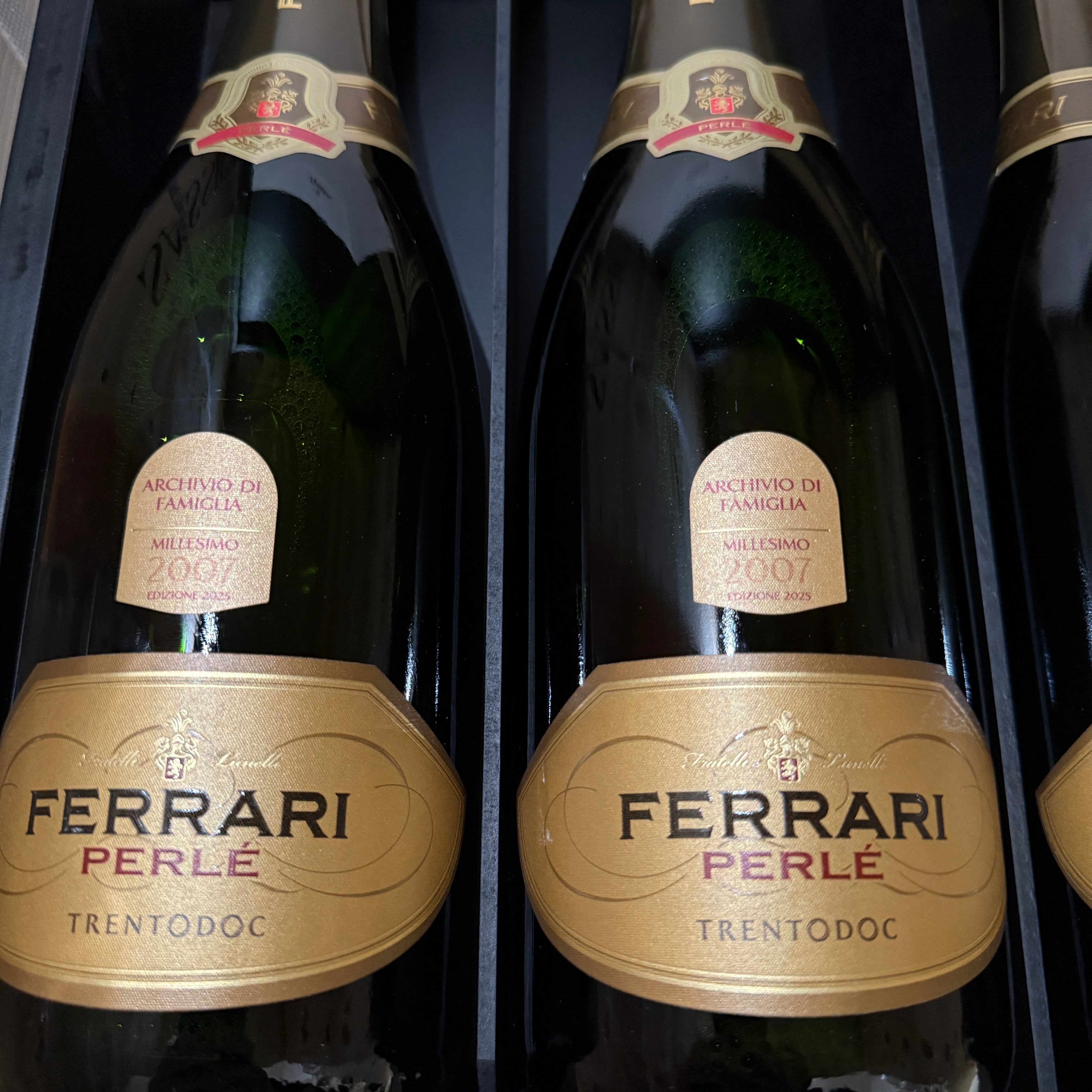 Ferrari Perlè Riserva 2007 - 2009 - 2011 Sboccatura Recente 2025 - Cassa Legno 6 Bottiglie
