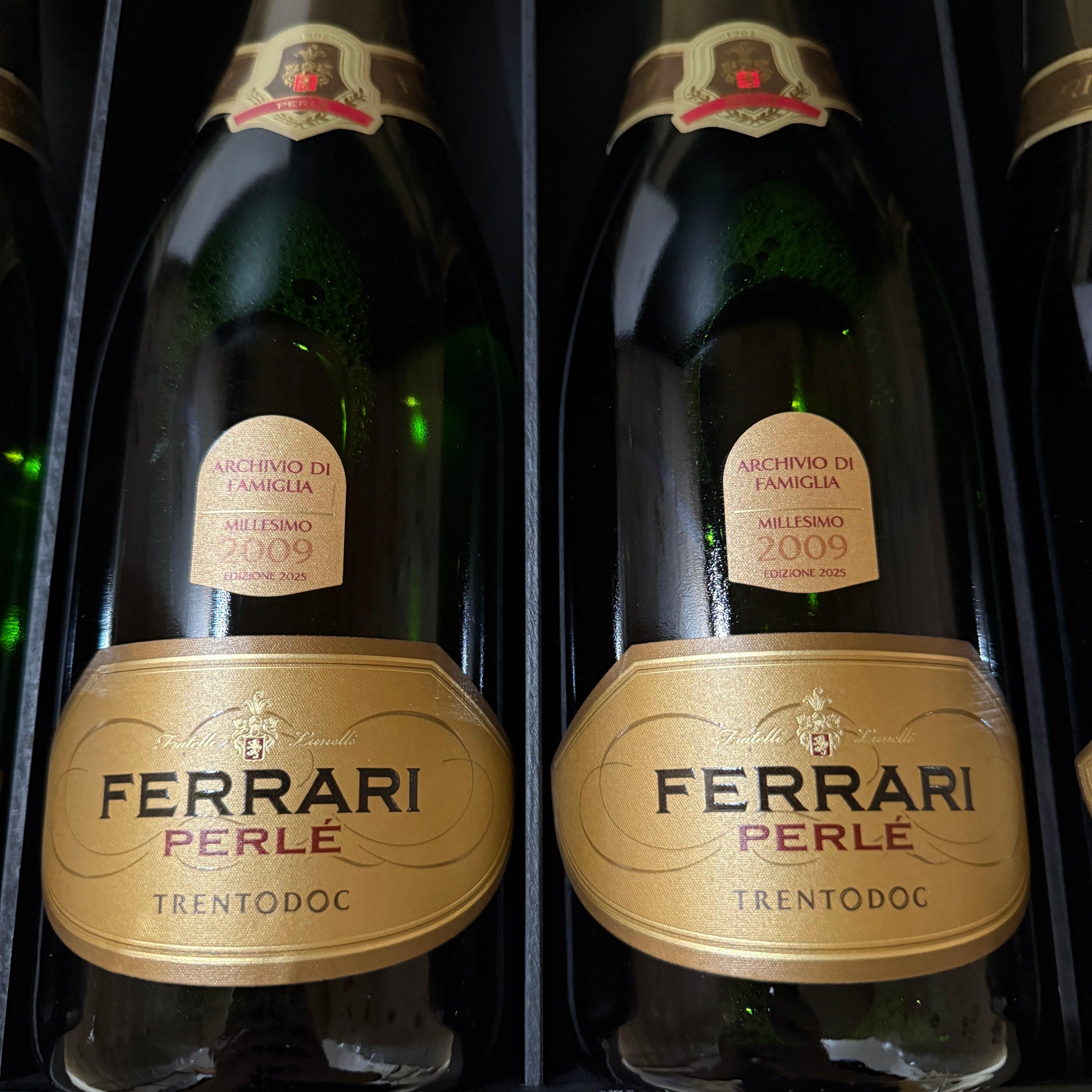 Ferrari Perlè Riserva 2007 - 2009 - 2011 Sboccatura Recente 2025 - Cassa Legno 6 Bottiglie