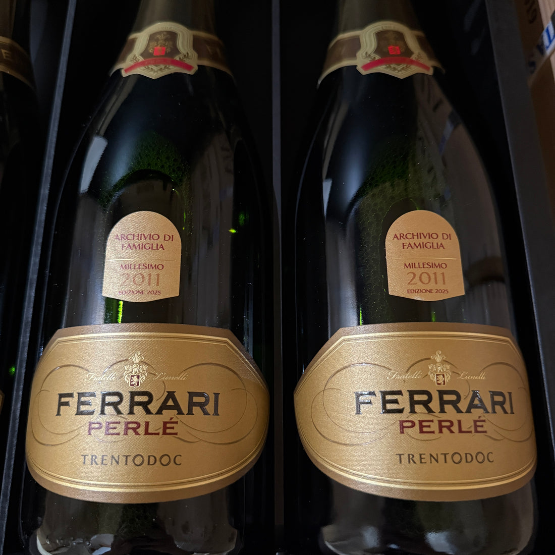Ferrari Perlè Riserva 2007 - 2009 - 2011 Sboccatura Recente 2025 - Cassa Legno 6 Bottiglie