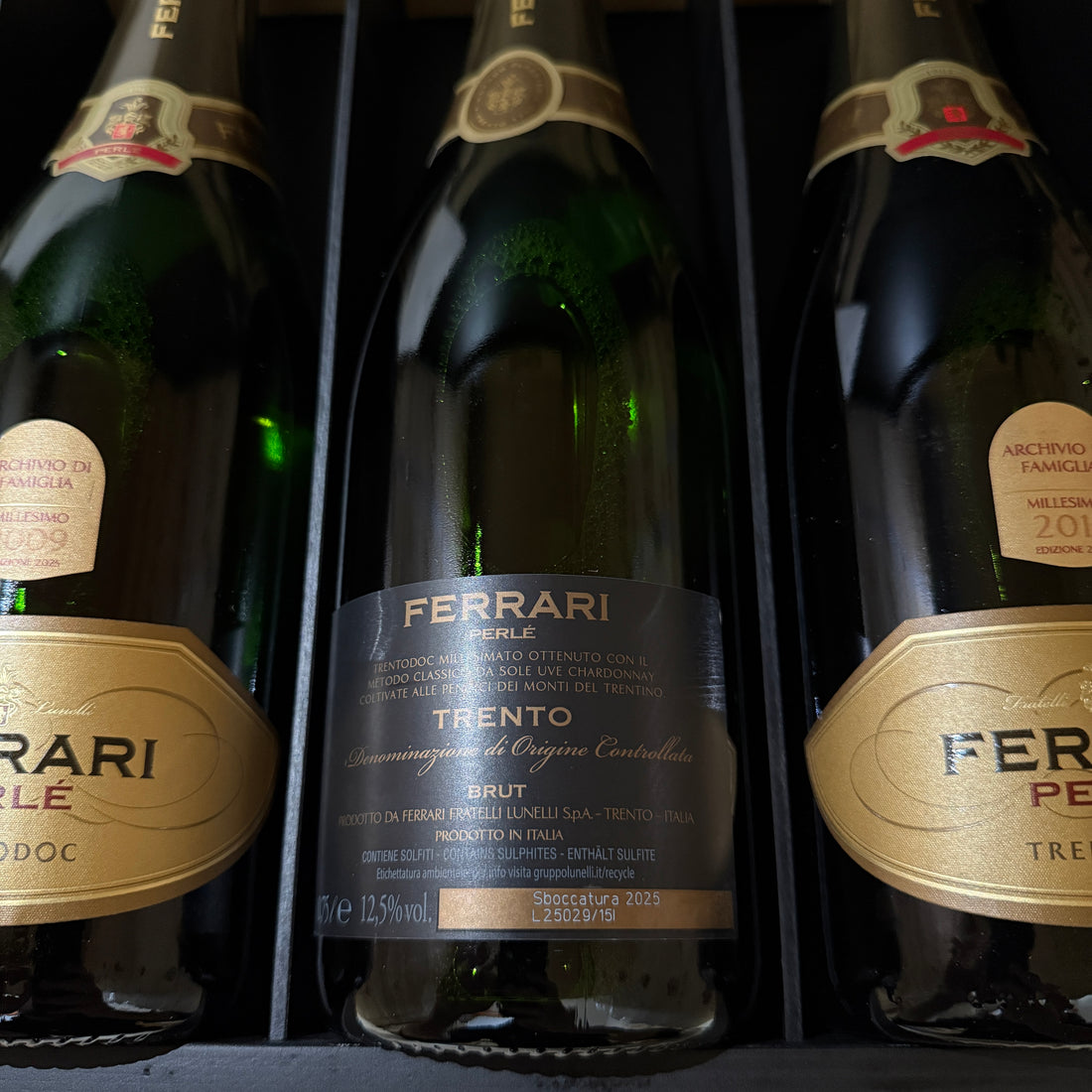 Ferrari Perlè Riserva 2007 - 2009 - 2011 Sboccatura Recente 2025 - Cassa Legno 6 Bottiglie