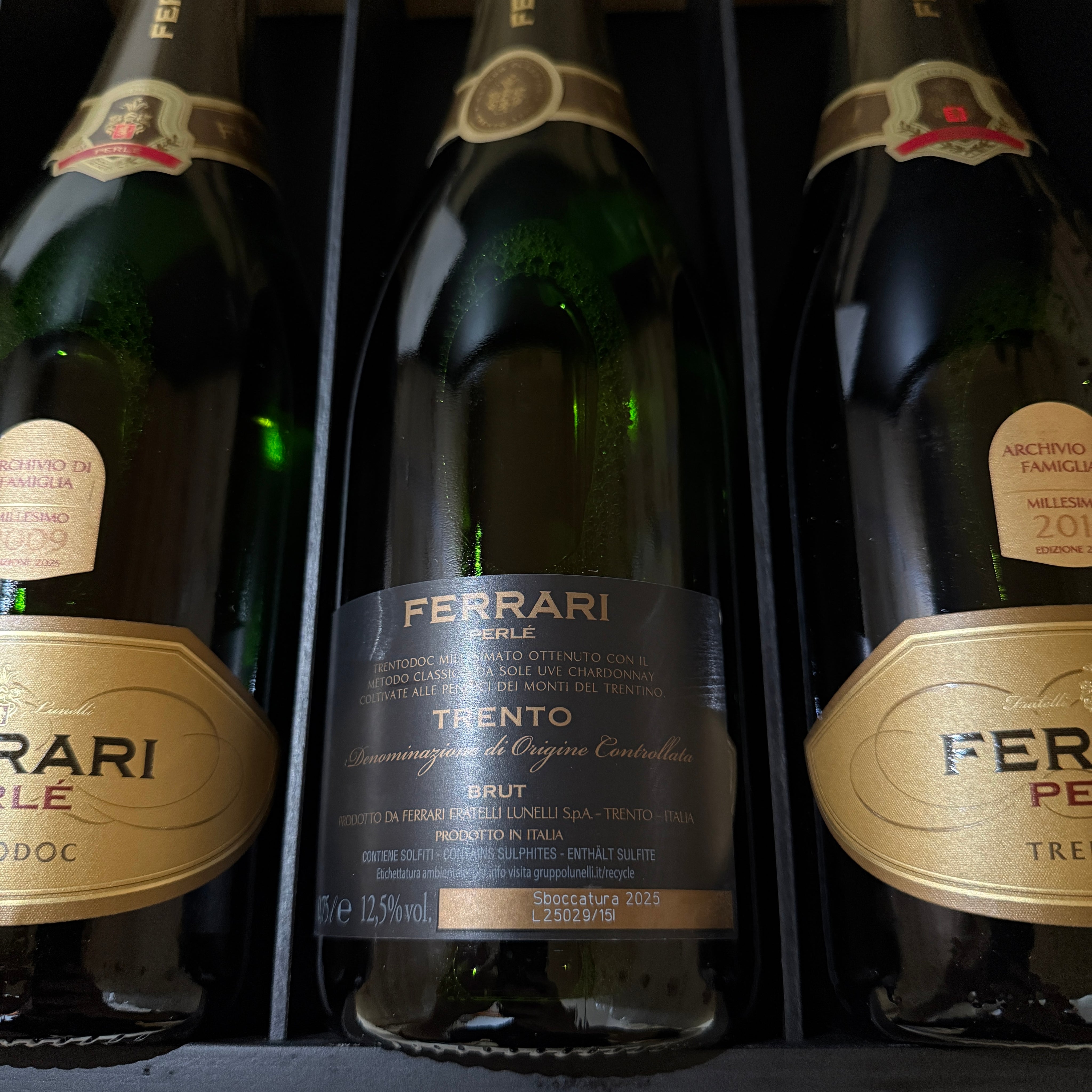 Ferrari Perlè Riserva 2007 - 2009 - 2011 Sboccatura Recente 2025 - Cassa Legno 6 Bottiglie