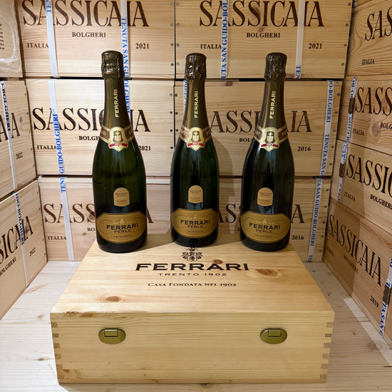 Ferrari Perlè Riserva 2x 2002 - 1x 2006 Sboccatura Recente 2021 - Cassa Legno 3 Bottiglie