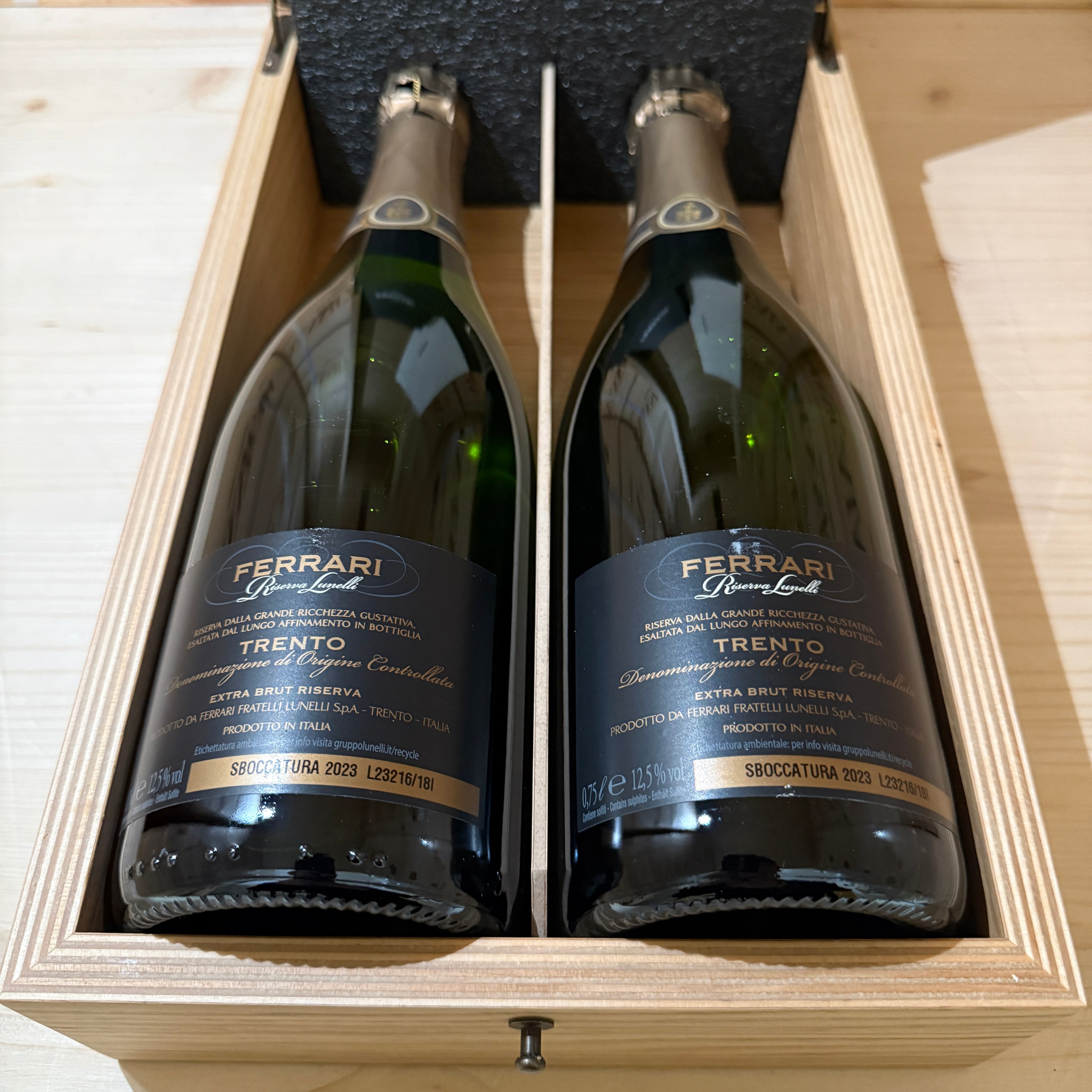Ferrari Riserva Lunelli 2004 Sboccatura Recente - Cassa Legno 2 Bottiglie Release 2025