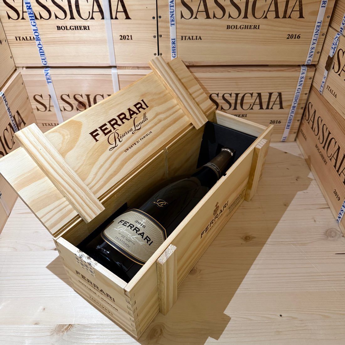 Ferrari Riserva Lunelli 2016 Magnum - in Cassa Legno