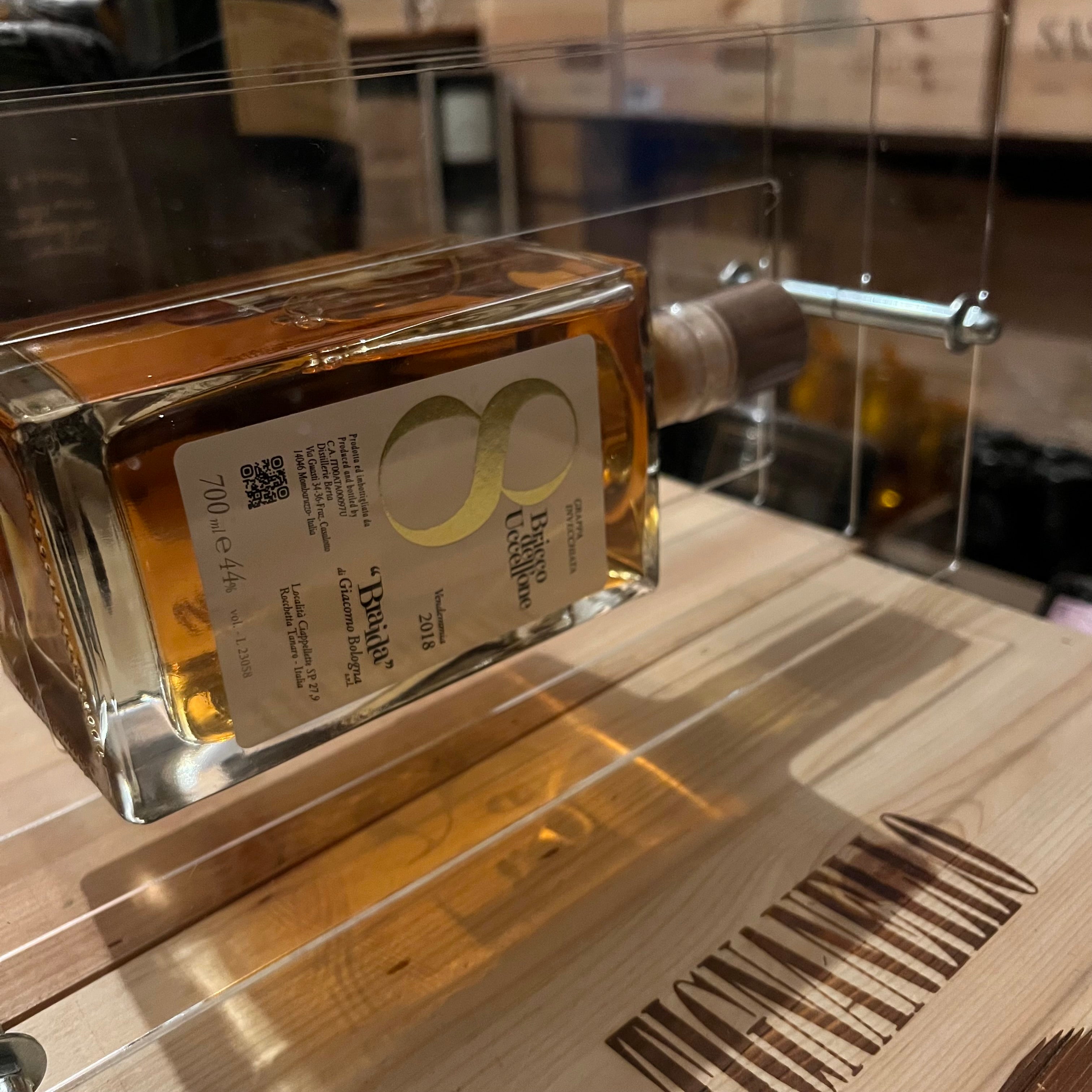 Grappa di Bricco dell'Uccellone 0,70 l 44% Vol. Braida in Plexiglass